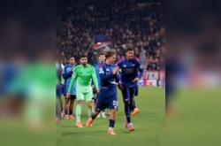 爱游戏体育-热那亚球员士气高昂，向胜利发起冲刺的简单介绍