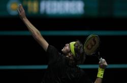 爱游戏体育官网-英国网球队险胜日本网球队，西西帕斯三分雨点燃全场的简单介绍