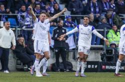 AYX体育赛事-包含沙尔克客场不敌勒沃库森，遭遇保级挑战的词条