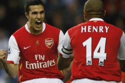 AYXapp下载-绿茵场上的王者之争与篮球馆内的终结时刻，英超与CBA的激情碰撞