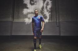 爱游戏-北美烽火连天，达拉斯孤星闪耀，世界杯焦点战背后的篮球硬仗启示