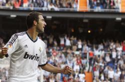 爱游戏下载-绿茵场外的鏖战，当奥恰洛夫点燃英格兰与波兰的跨界赛场