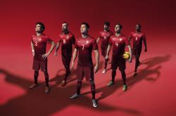 爱游戏体育-双星闪耀夜，荷兰险胜AC米兰，C罗带队逆境取胜