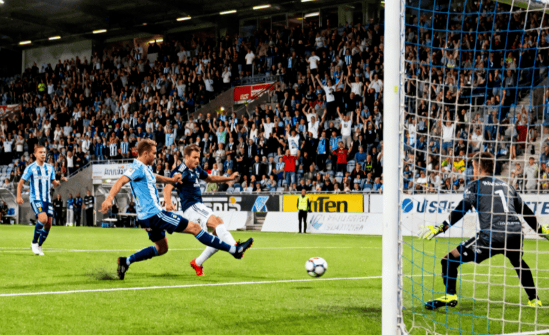 包含弗赖堡将客场挑战阿贾克斯，比赛预计激烈的词条