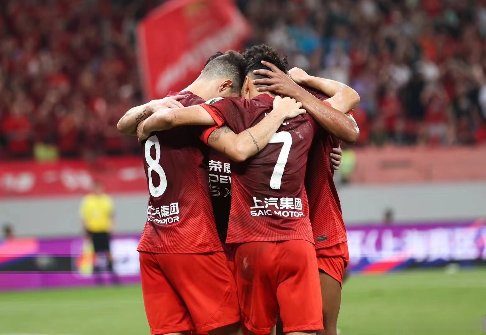 上海上港双杀对手，中超豪门称雄赛场的简单介绍