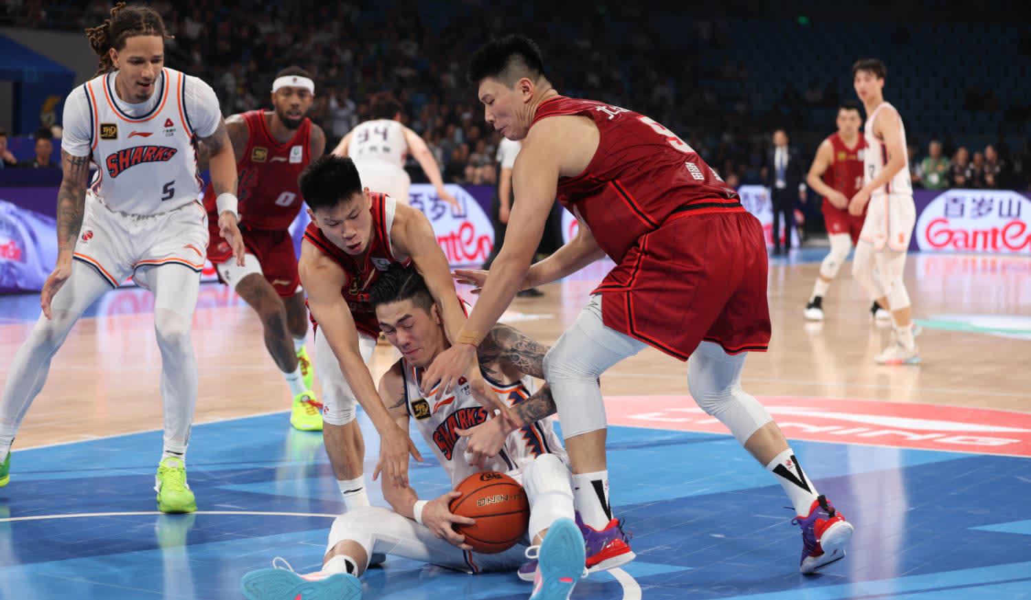 精彩对攻，球队最终战胜对手