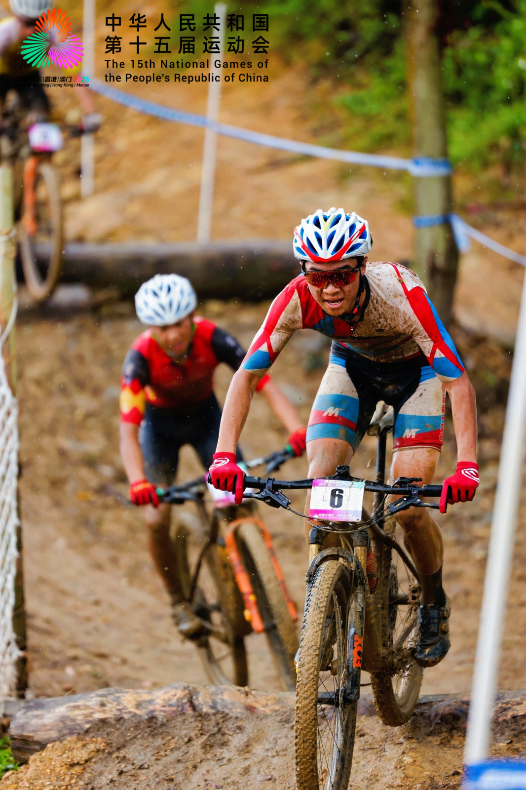 关于矢志不渝！运动员坚韧不拔夺冠的信息