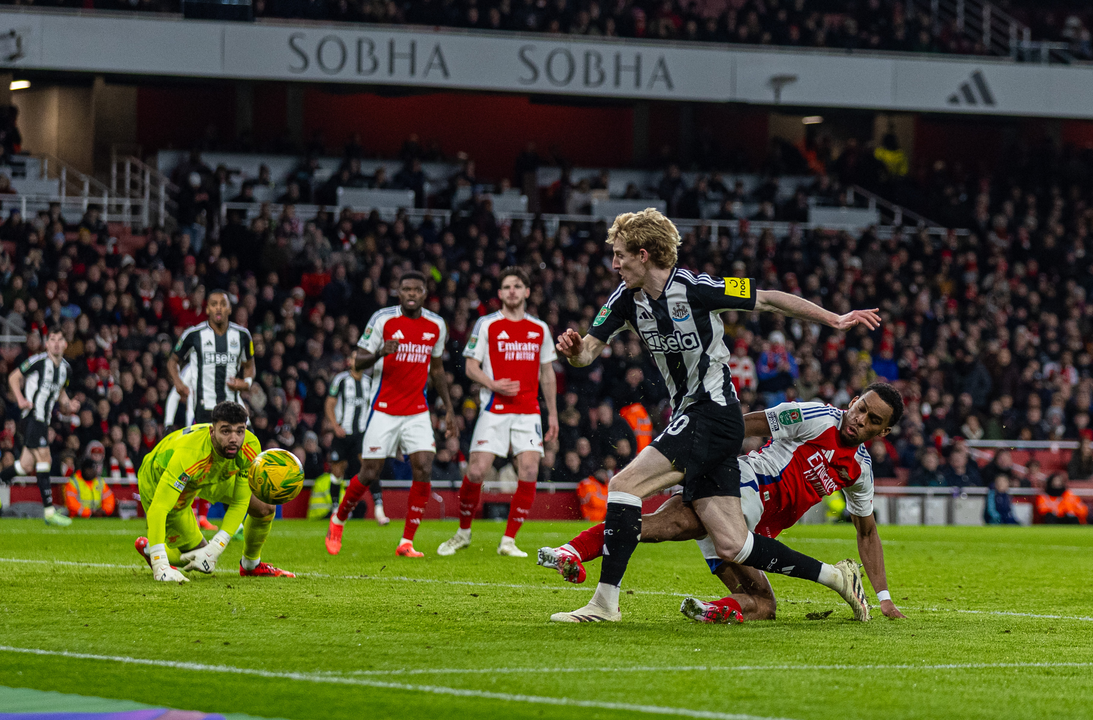 阿森纳主场遭遇惨败，球队风格遭质疑