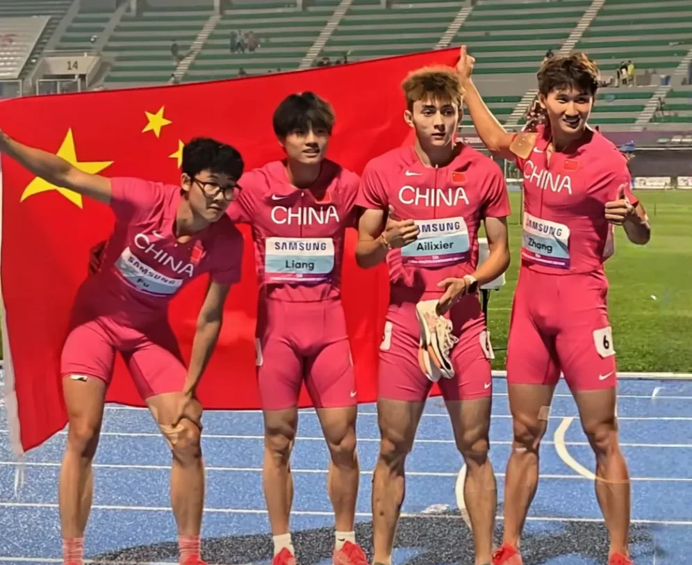 一场激烈的比赛，运动员夺冠引人瞩目