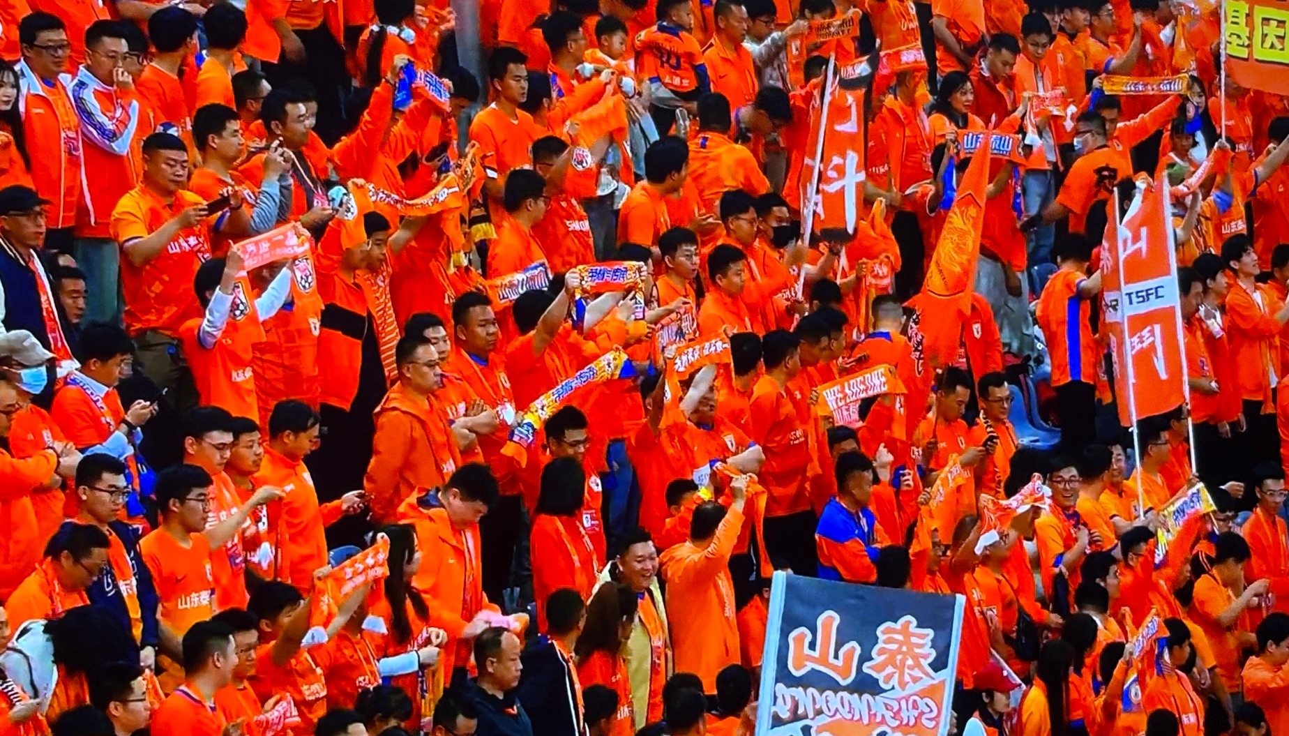 广州恒大主场大胜山东泰山,继续领跑积分榜的简单介绍 广州恒大主场大胜山东泰山,继续领跑积分榜的简单介绍