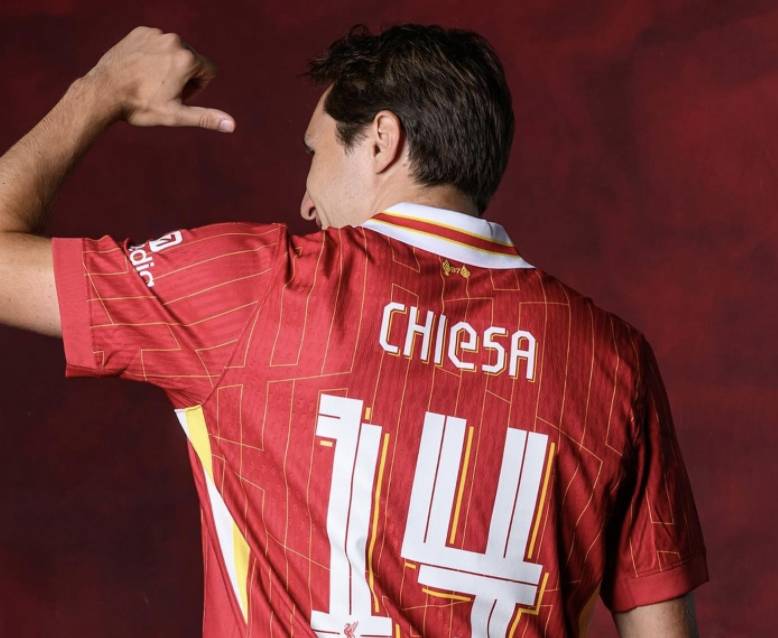 关于利物浦-巴萨，萨拉赫助球队晋级，支持者庆祝的信息