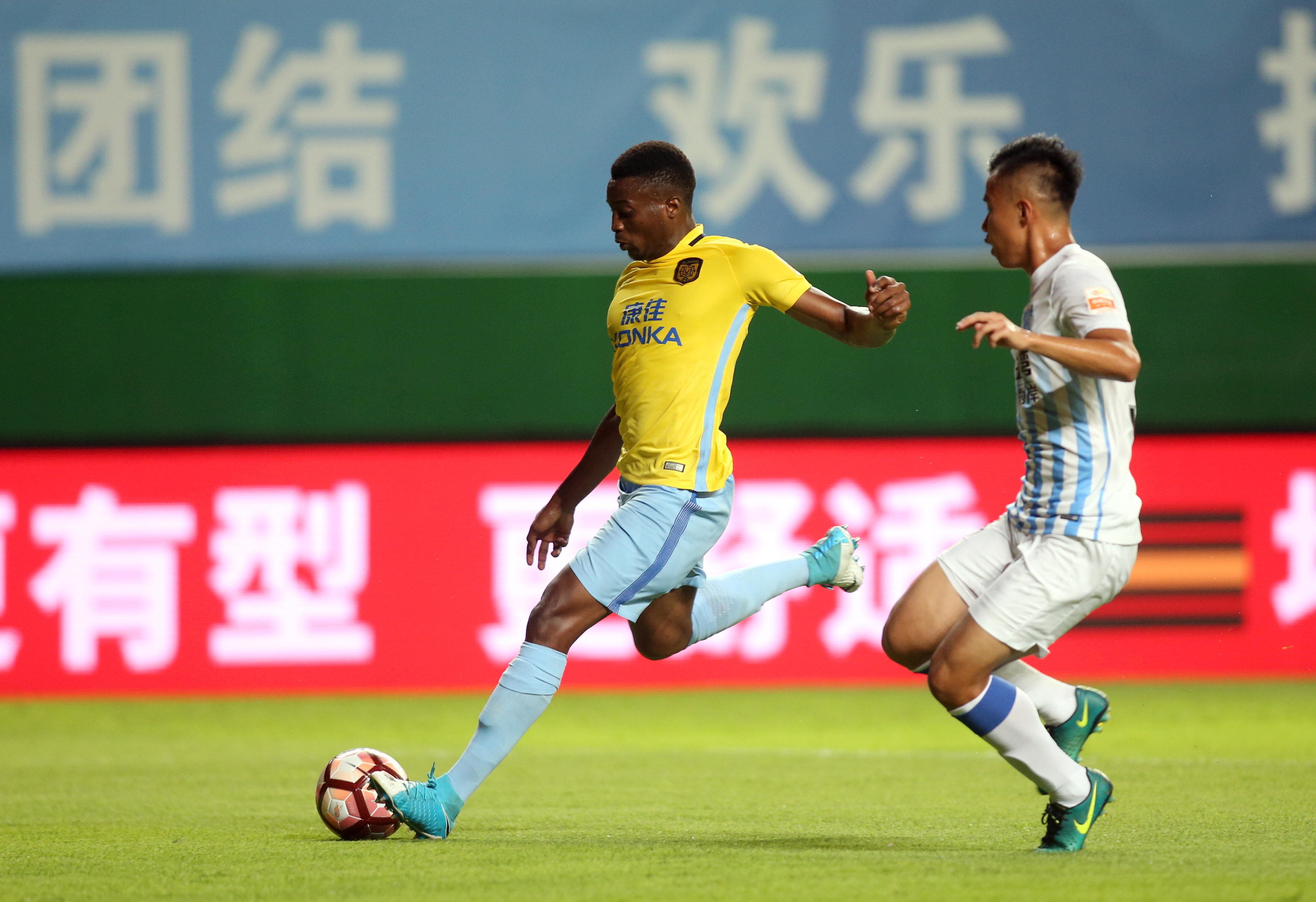 包含苏宁主场不敌河南建业，遭遇不败金身破灭的词条