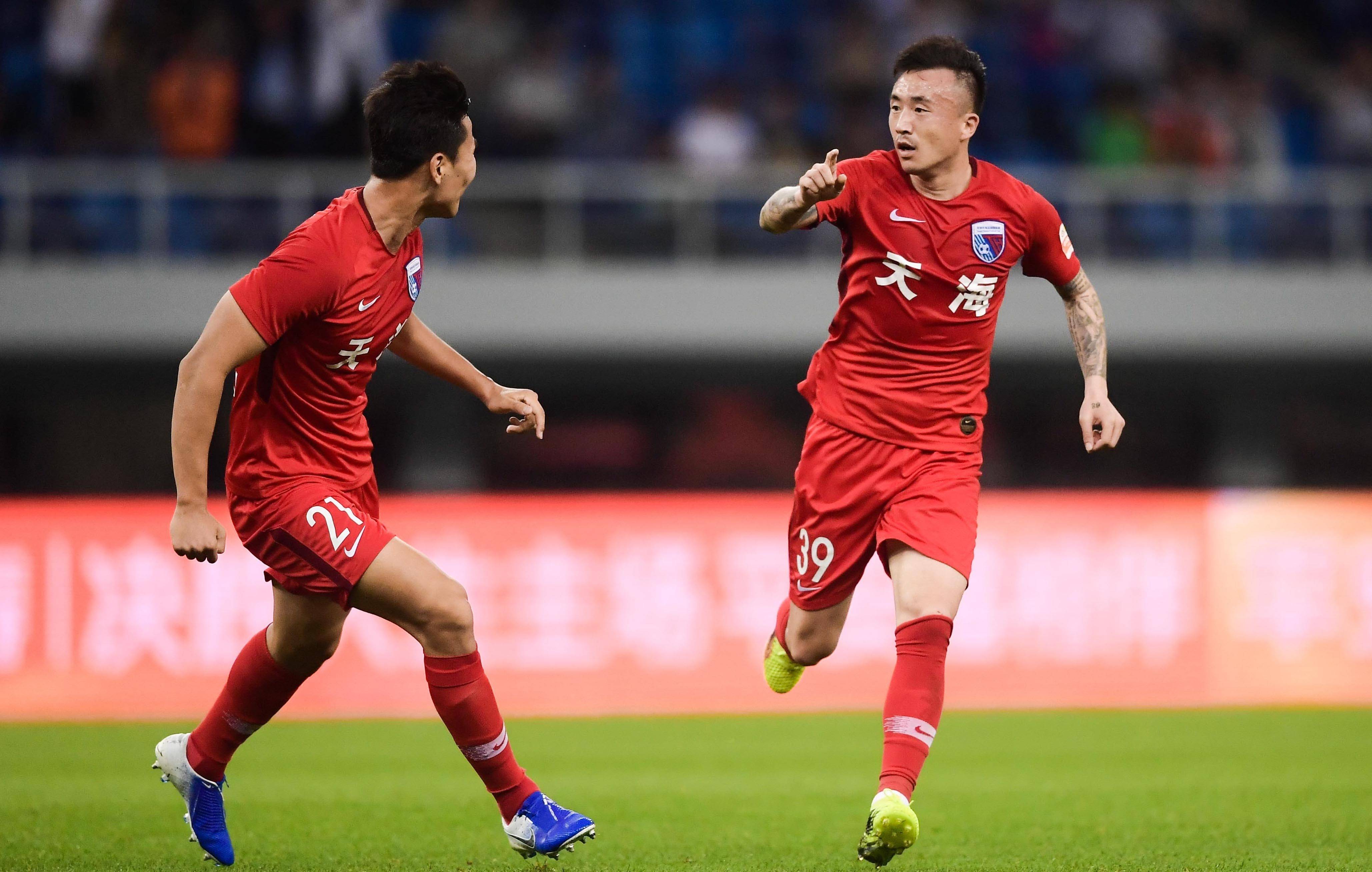 包含苏宁主场不敌河南建业，遭遇不败金身破灭的词条