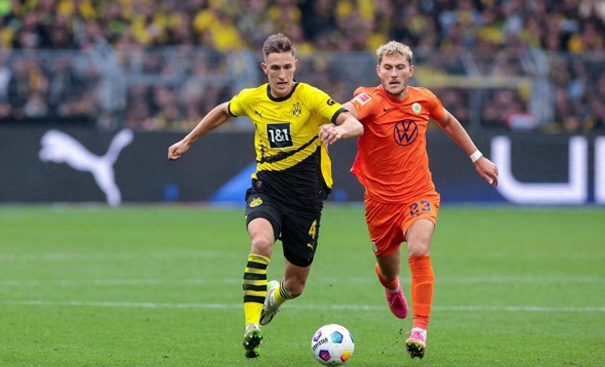 狼堡客场挑战成功,收获关键三分 狼堡客场挑战成功,收获关键三分