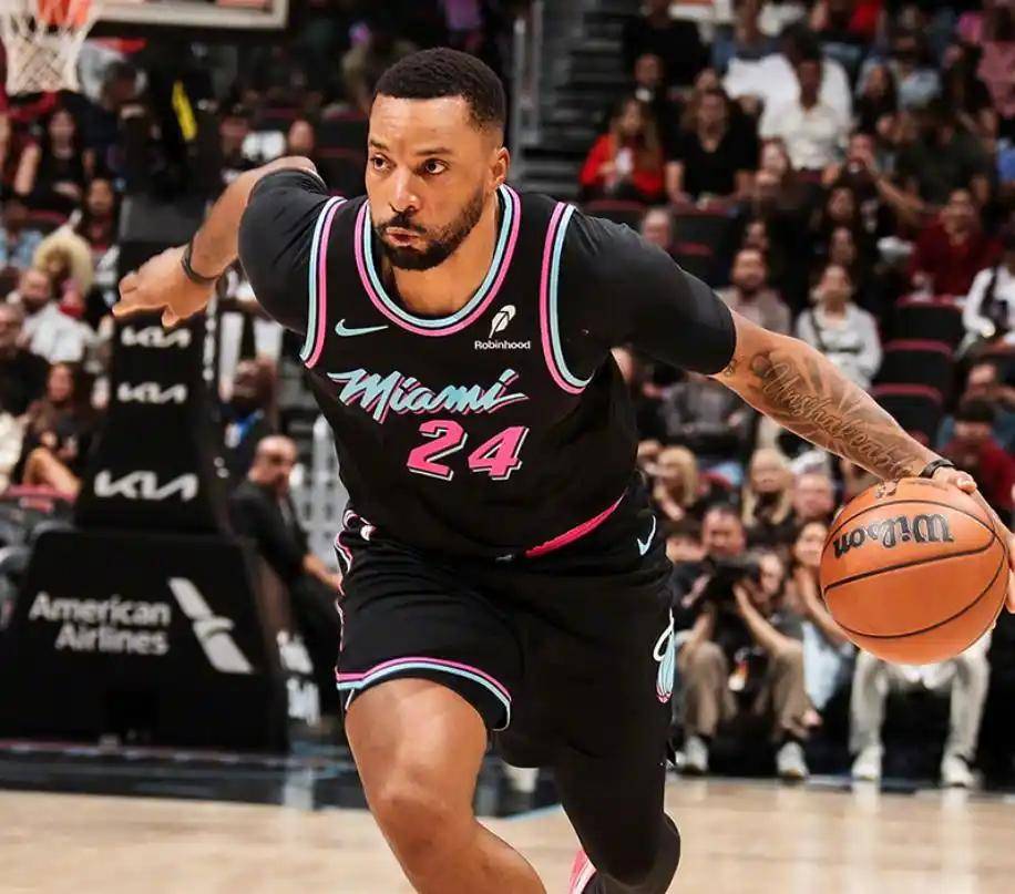 热火横扫新疆队,拉文统治全场的简单介绍 热火横扫新疆队,拉文统治全场的简单介绍