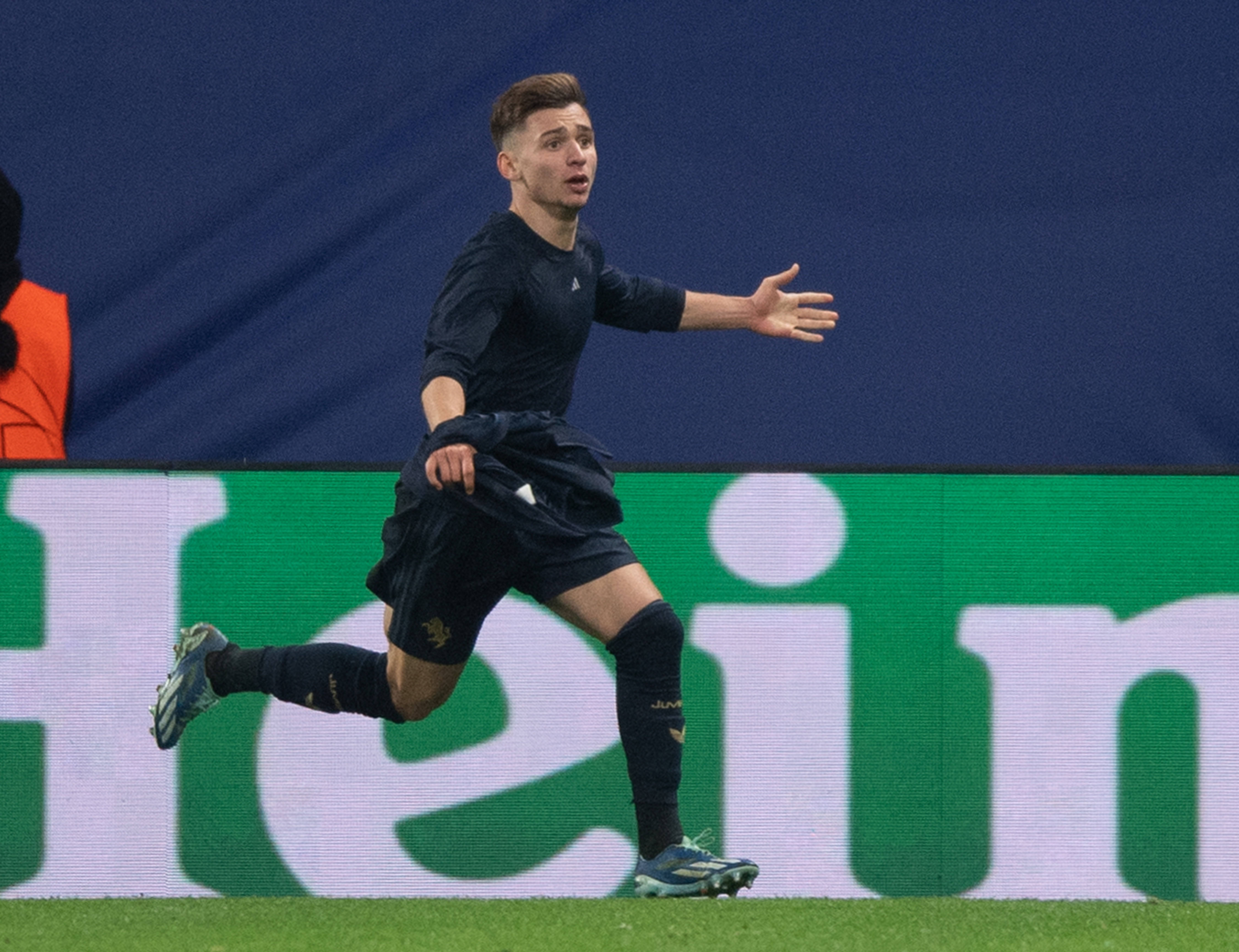 包含荷兰绝杀奥地利，迪马利亚关键制胜的词条