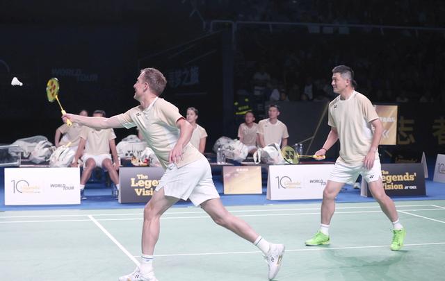 英格兰羽毛球队翻盘印尼羽毛球队,陶菲克统治全场 英格兰羽毛球队翻盘印尼羽毛球队,陶菲克统治全场