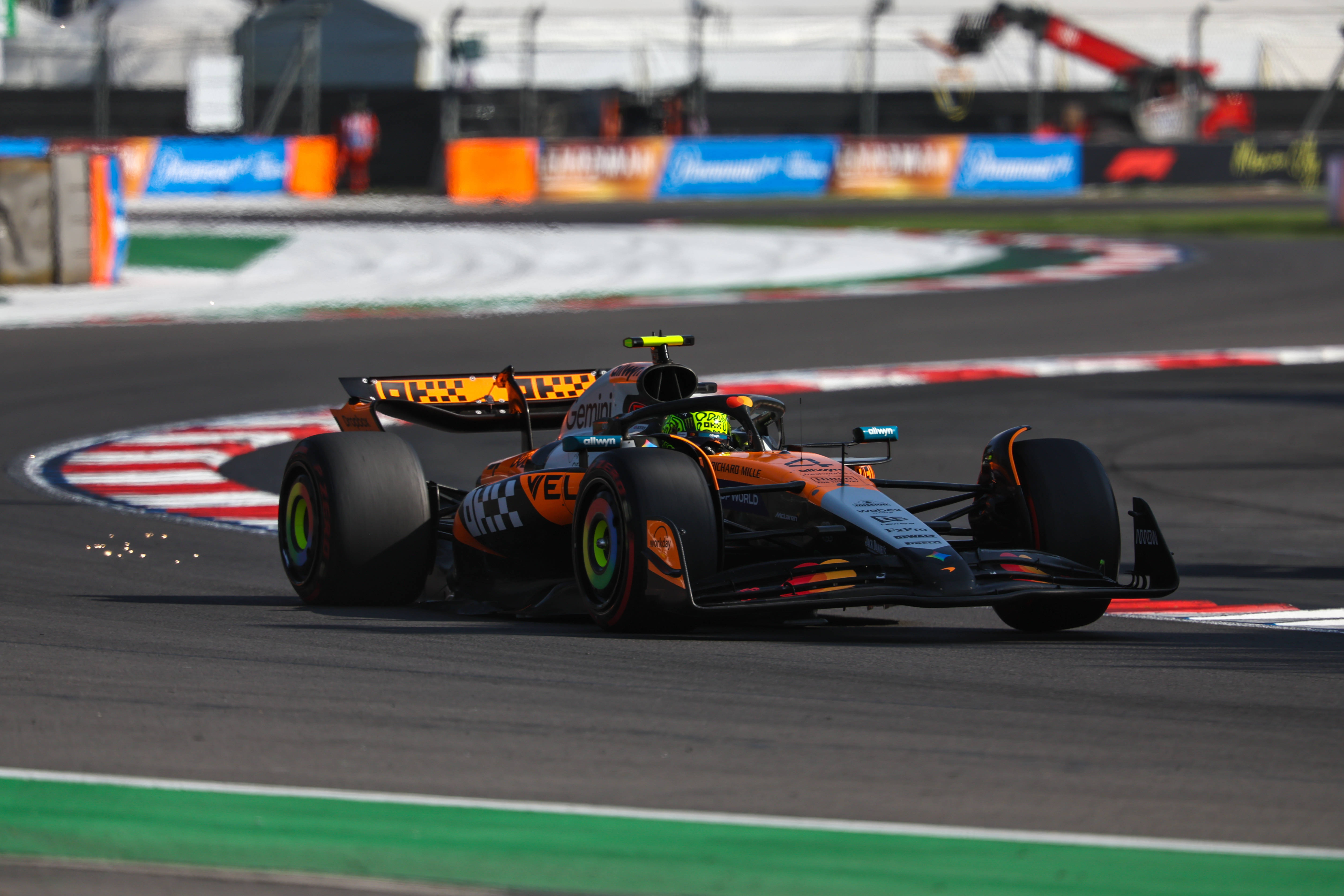 关于迈凯伦轻取法拉利,勒克莱尔统治全场的信息 关于迈凯伦轻取法拉利,勒克莱尔统治全场的信息