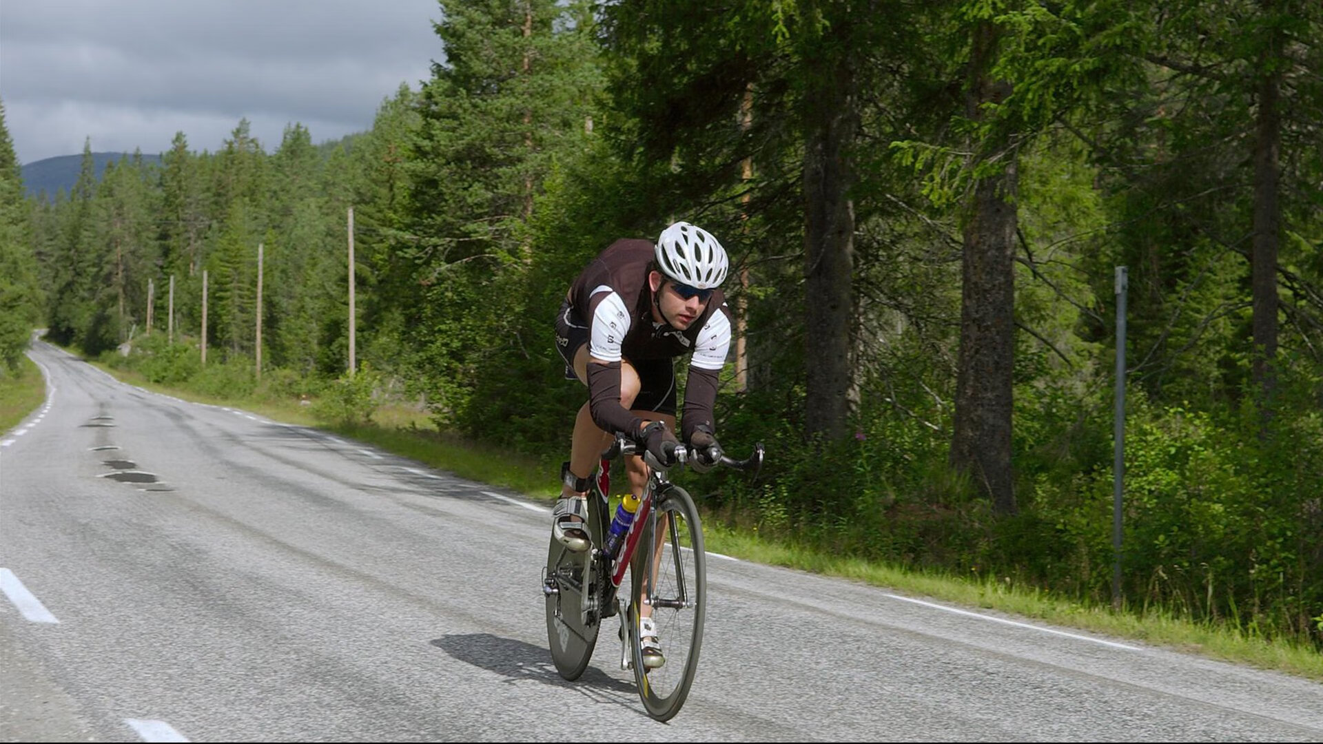 极速与绿茵的共鸣，F1街道赛焦点战与巴萨击败拜仁的双重奏