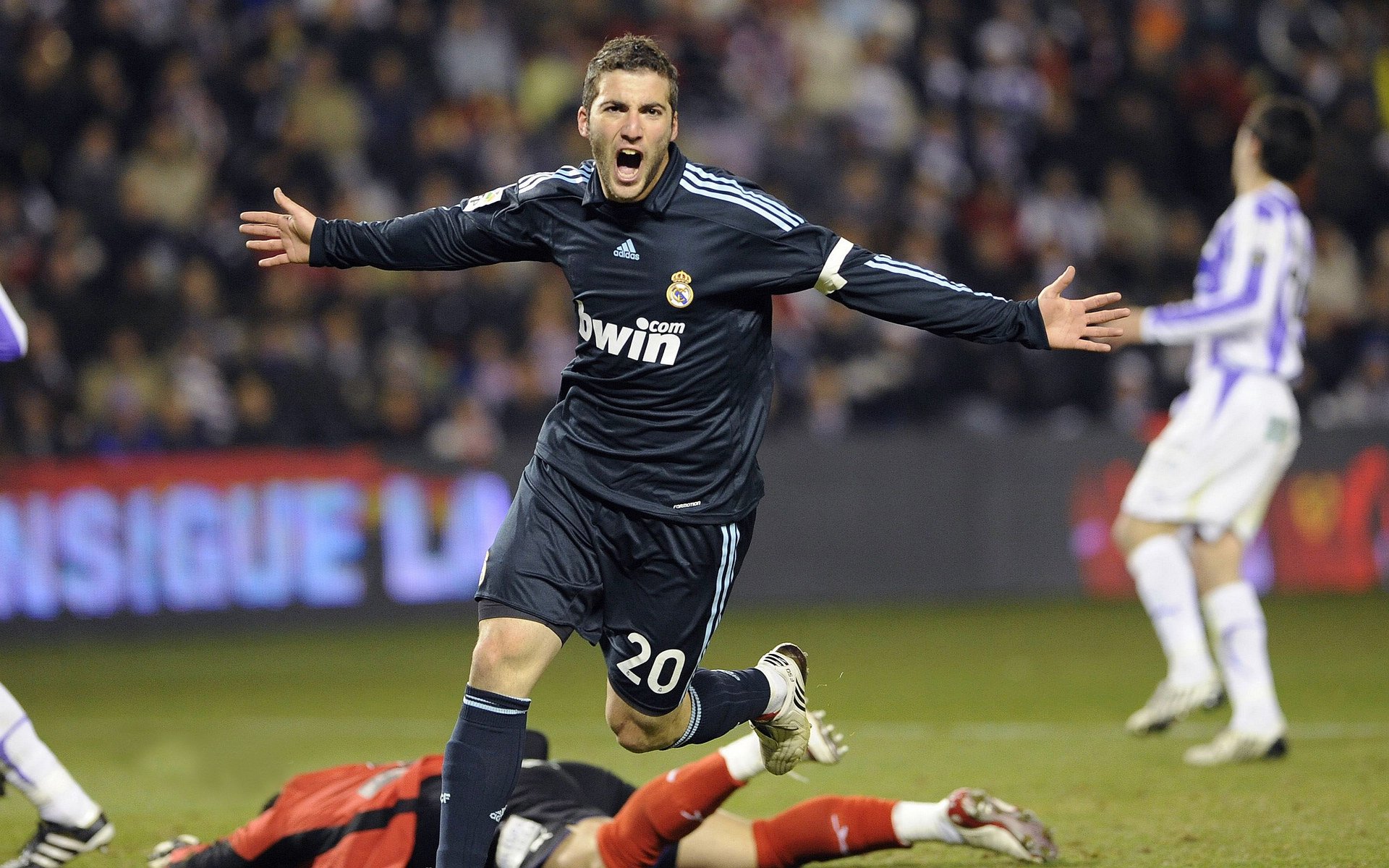 戈贝尔只手遮天!新疆队强行终结公牛不败神话