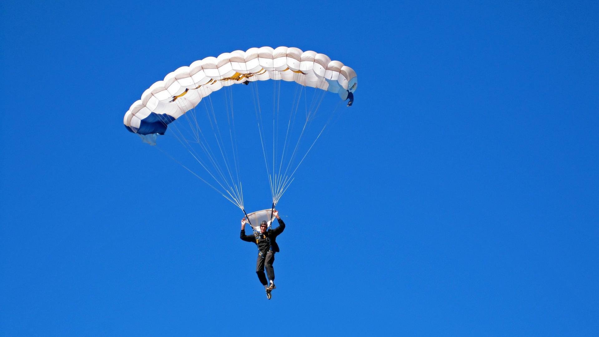 小贾伦独揽乾坤，广东队绝境突围掘金关键战