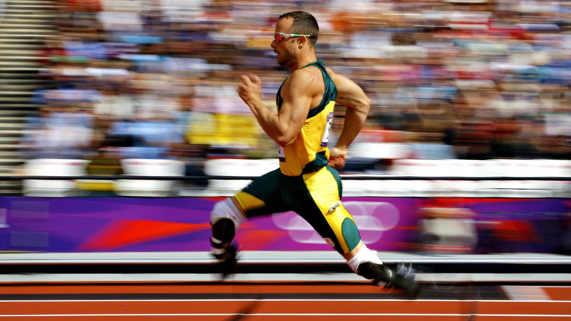 阿坎吉里程碑之夜,F1年度争冠战中的唯一性光芒