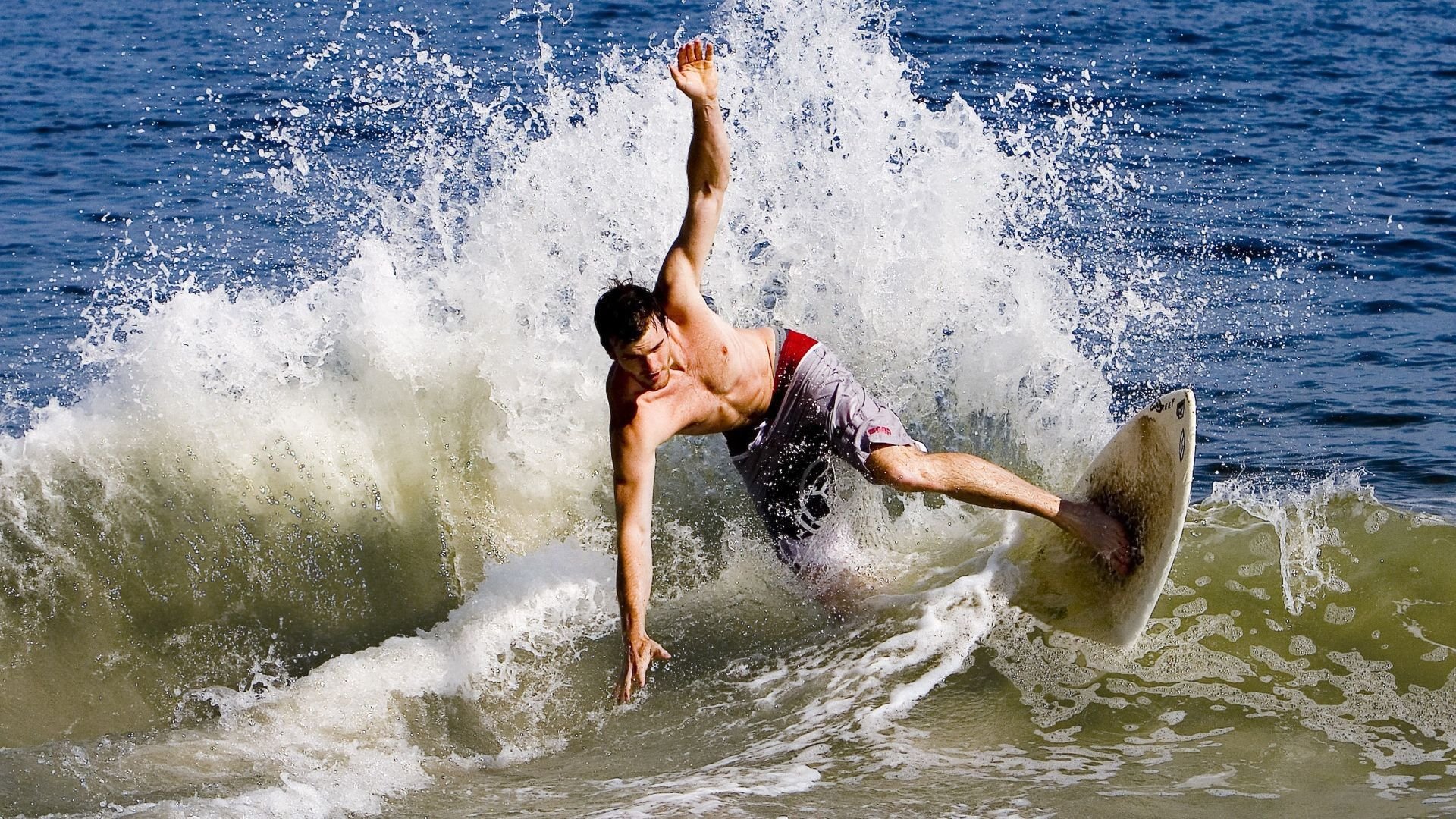 独行侠惊天逆转湖人,拉文统治全场诠释孤胆英雄