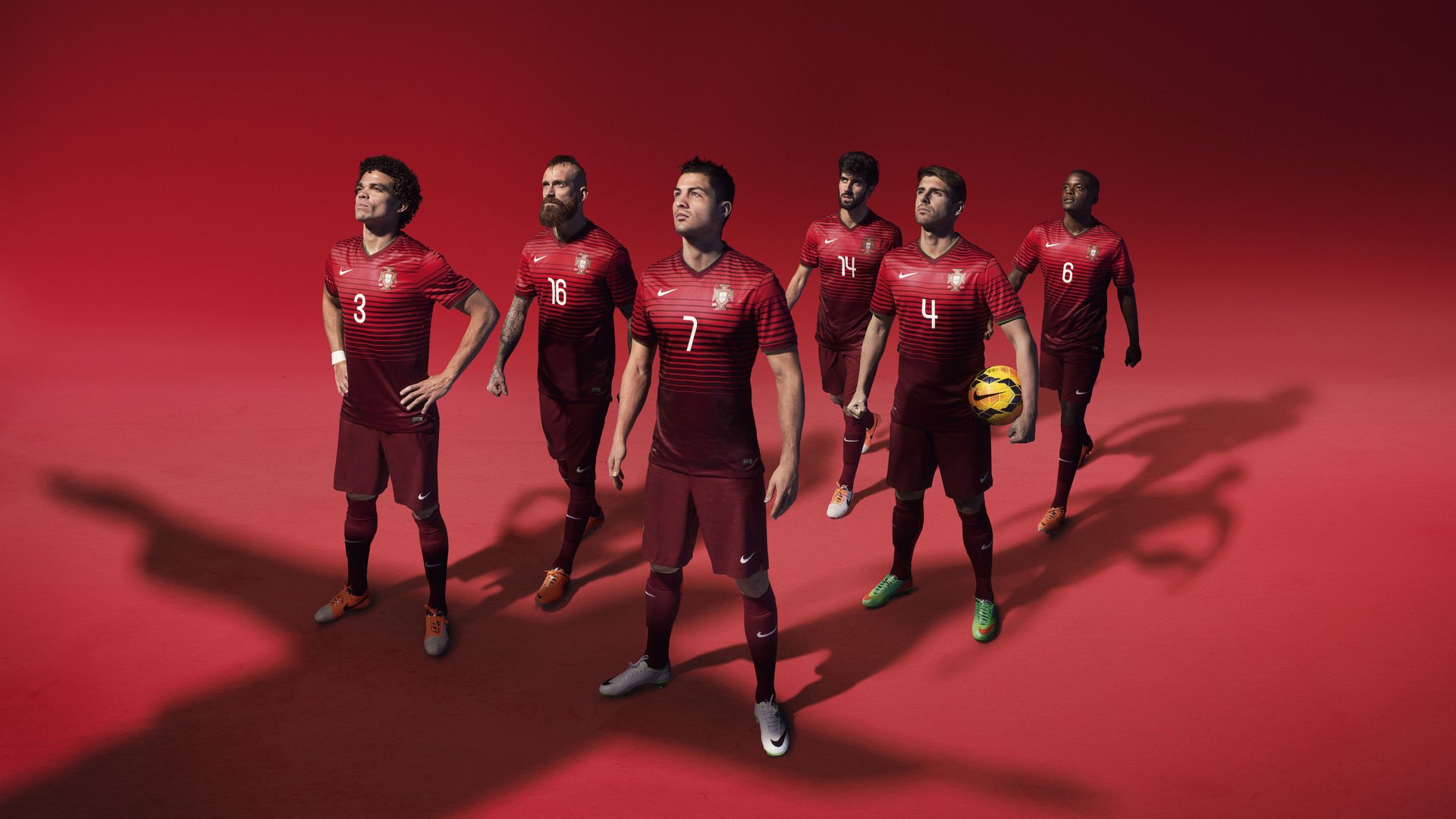 双星闪耀夜,荷兰险胜AC米兰,C罗带队逆境取胜