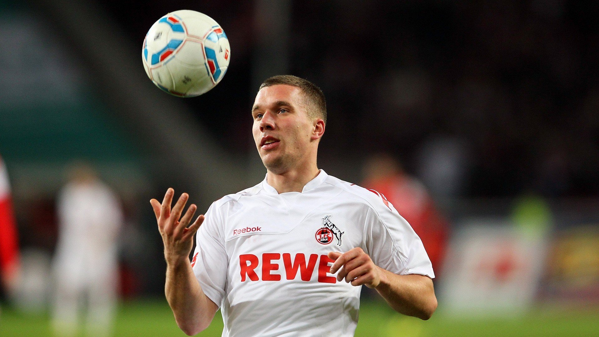 德甲争冠战之夜，詹姆斯数据全面爆炸，跨越时空的竞技传奇